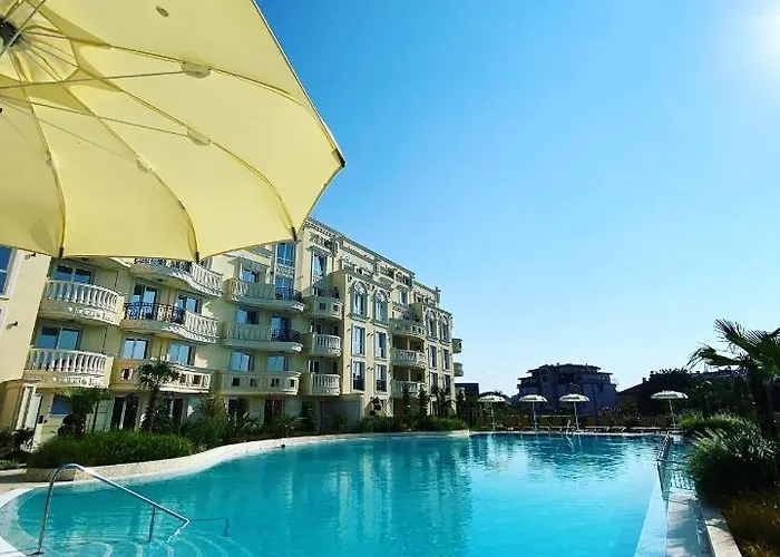 Апартамент Bliss With A Pool Равда